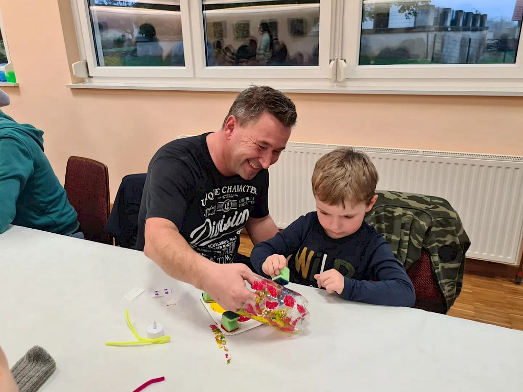 BASTELNACHMITTAG Pfarre SchönkirchenReyersdorf