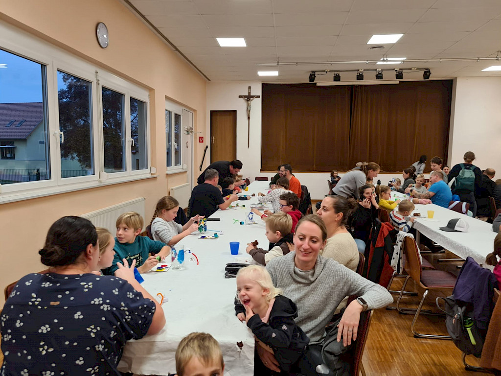 BASTELNACHMITTAG Pfarre SchönkirchenReyersdorf